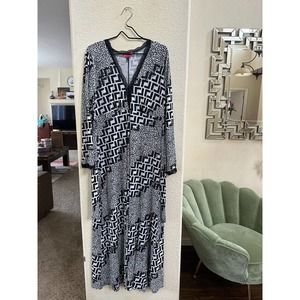 Peerless Black & White Women's Night Robe/Gown Size L